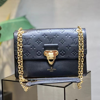 lv高仿包包中号手袋 M43931由光滑与压纹Monogram